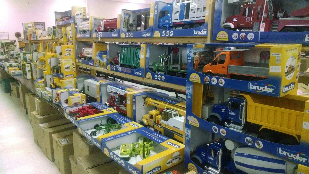 45399 memphis toy show entrance