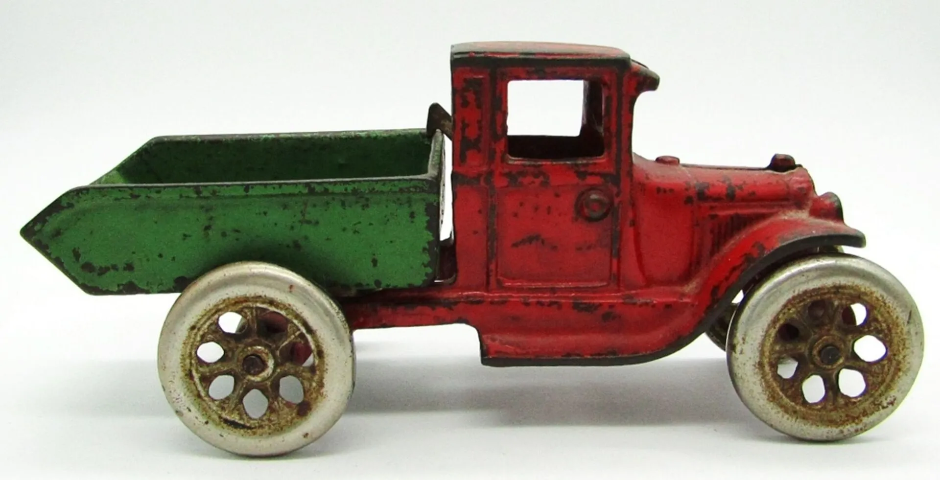 /img/45409-diecast-toys-buyer.webp