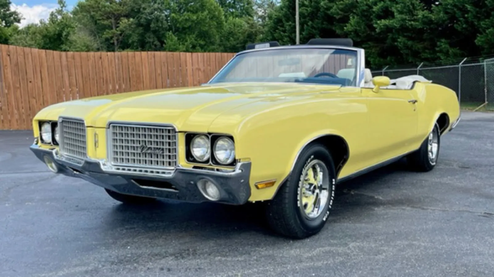 45442 1972 cutlass supreme diecast close up