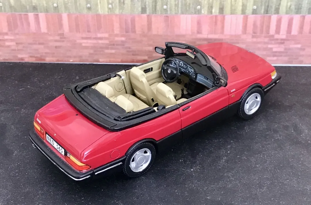 45443 saab 900 diecast model 1