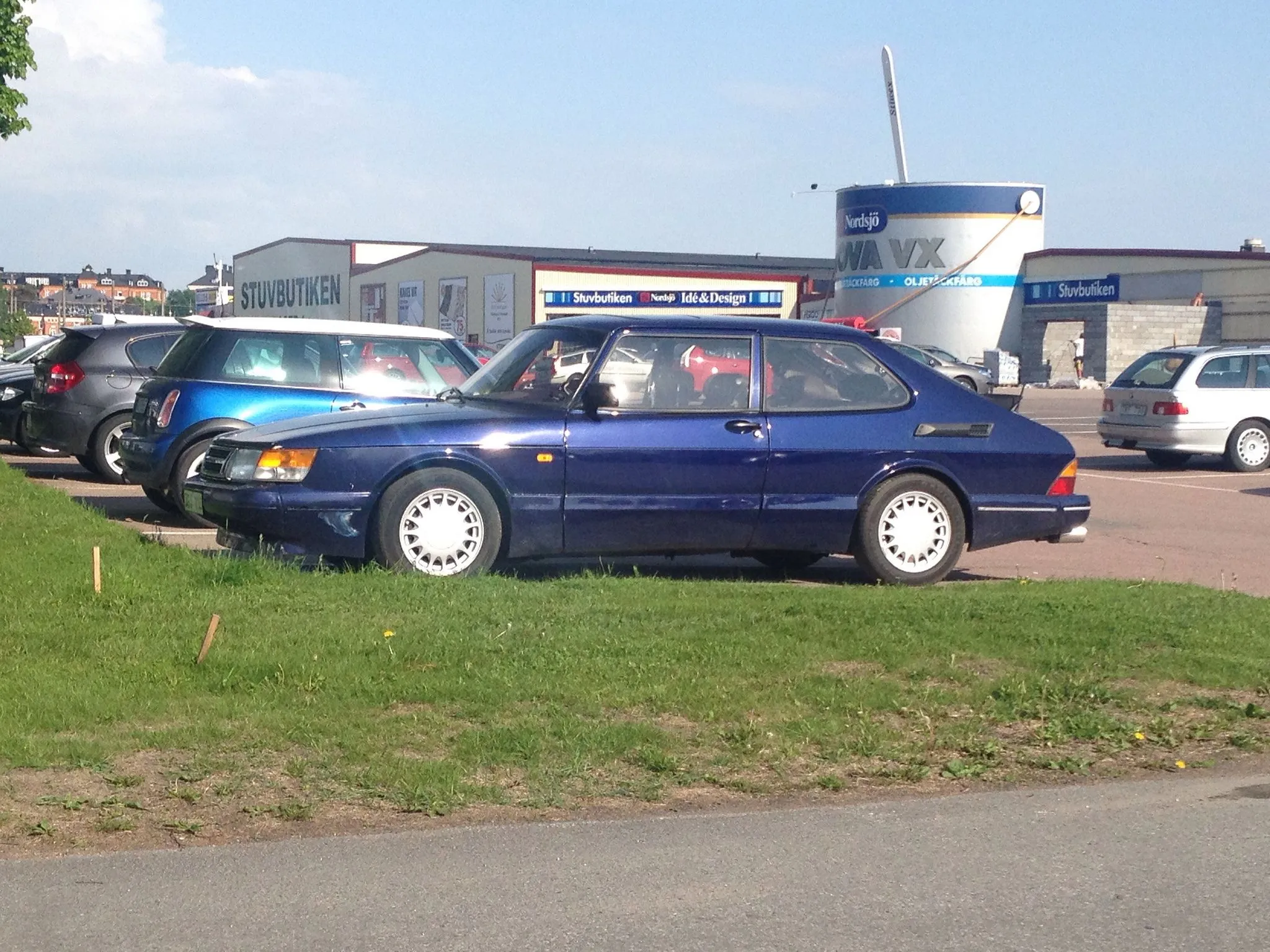 45443 saab 900 diecast model 4