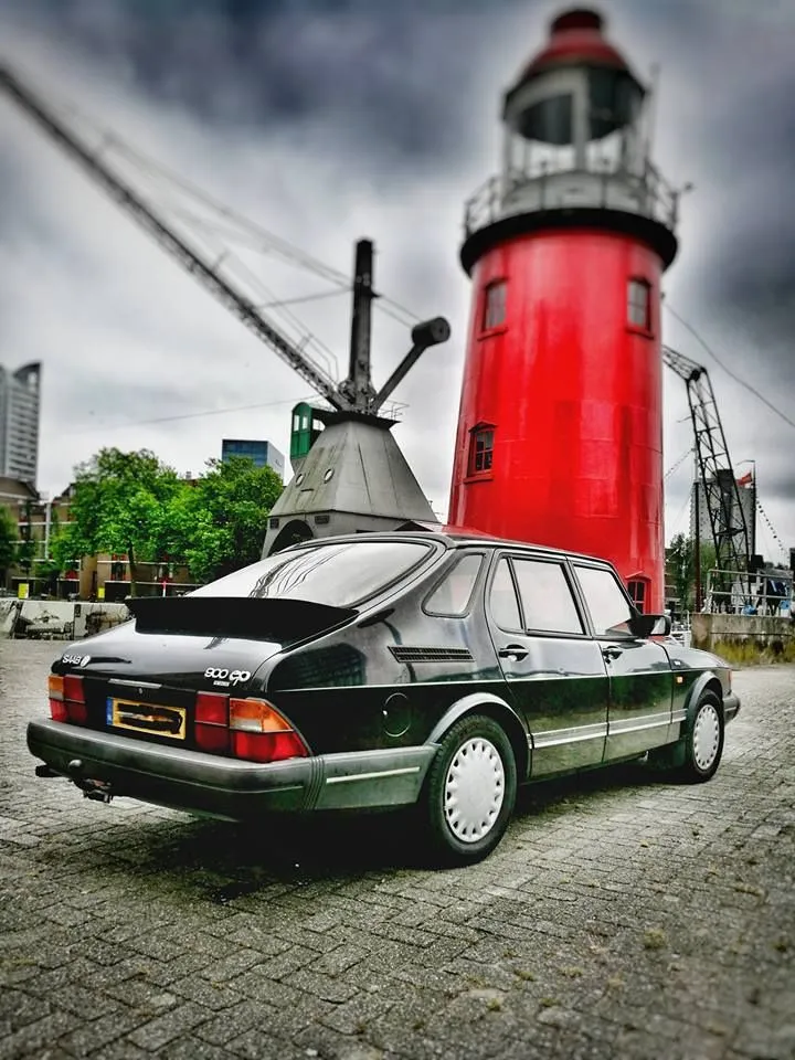 45443 saab 900 diecast model display