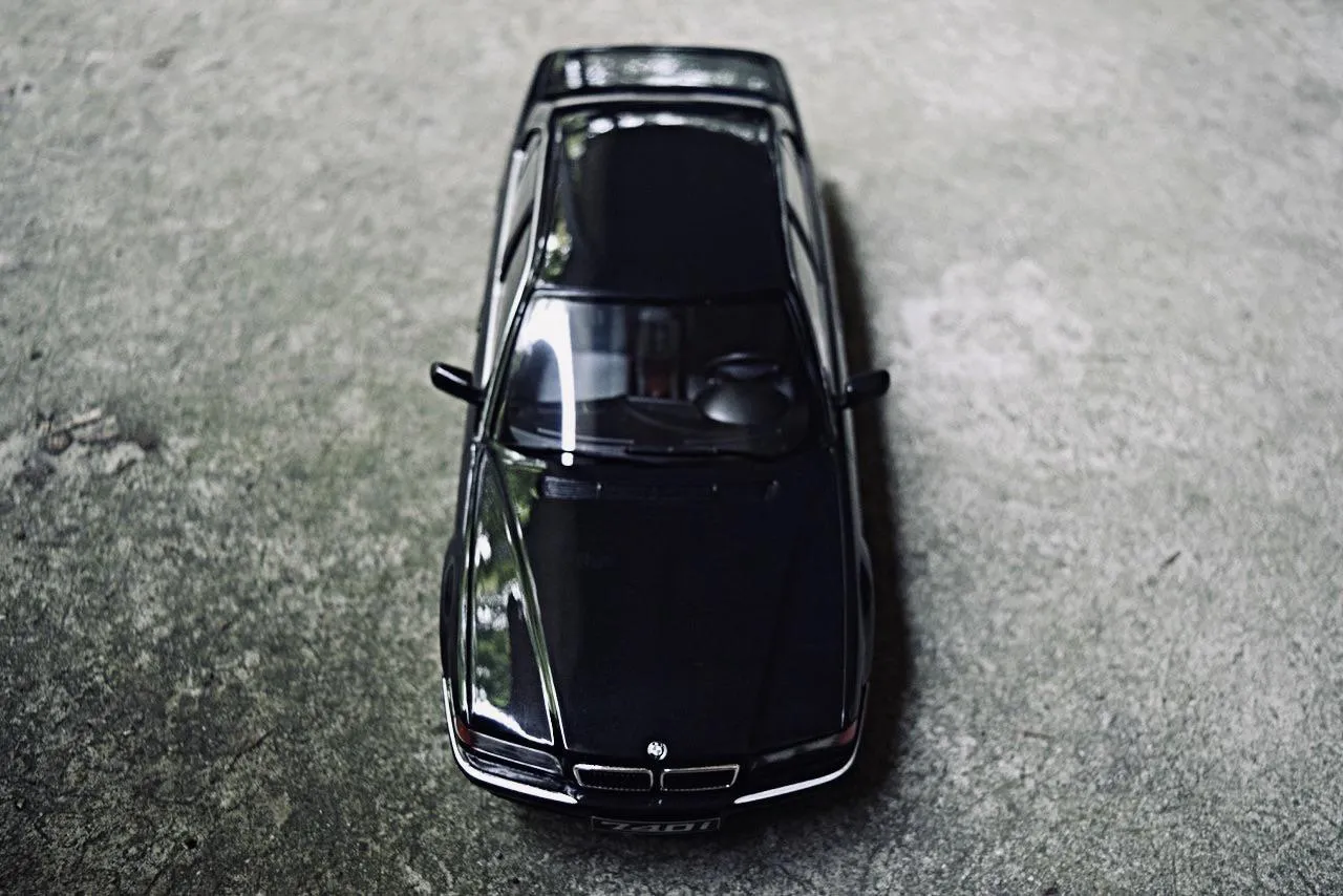 45468 bmw 740i diecast model details