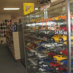 /img/45473-diecast-car-display.webp