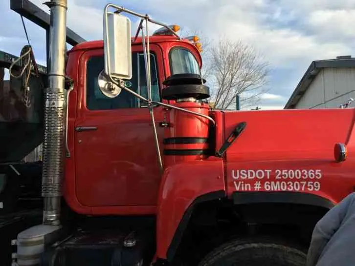 45476 detailed interior diecast truck