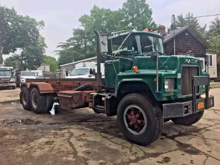 45476 mack roll off diecast collection