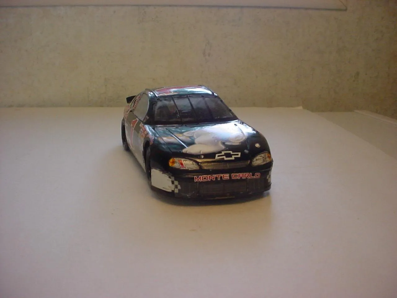 /img/45481-caring-for-diecast-car.webp