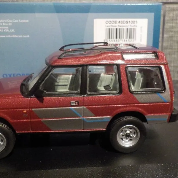 /img/45501-discovery-sport-diecast-detailed.webp