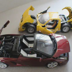 /img/45510-diecast-car-display.webp