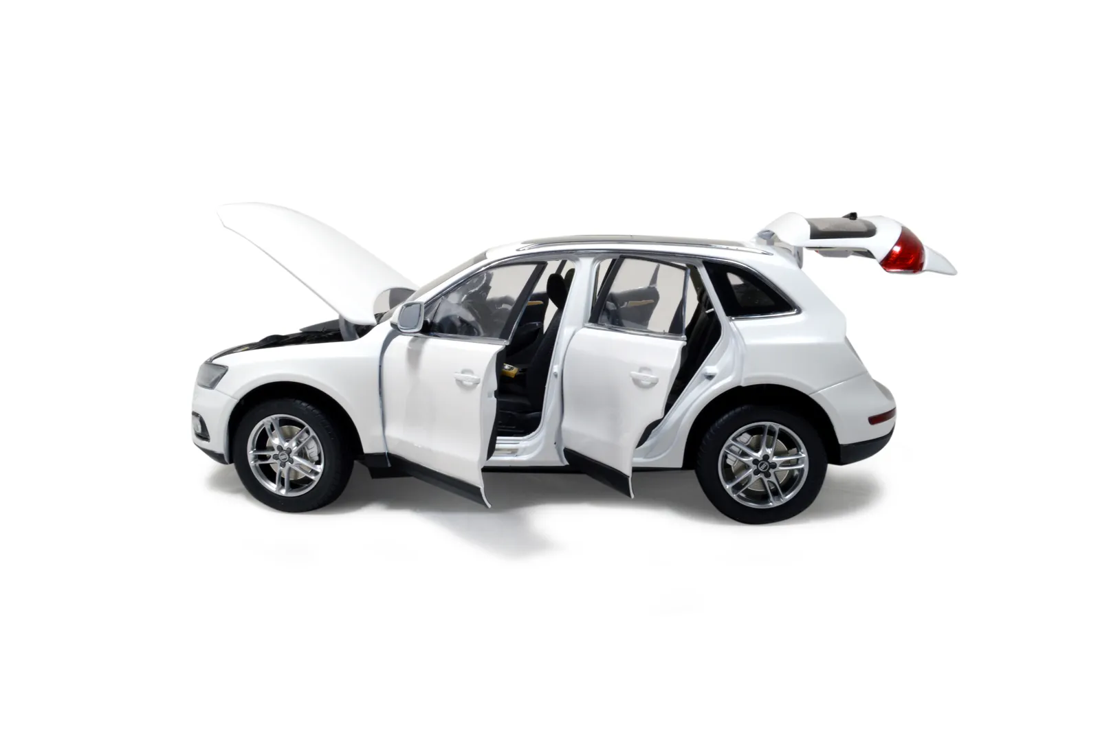 /img/45545-audi-q5-diecast-car-model-5.webp