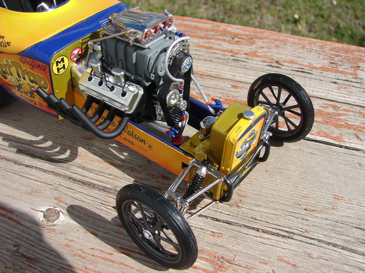 /img/45547-drag-car-display.webp