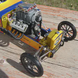 /img/45547-drag-car-display.webp