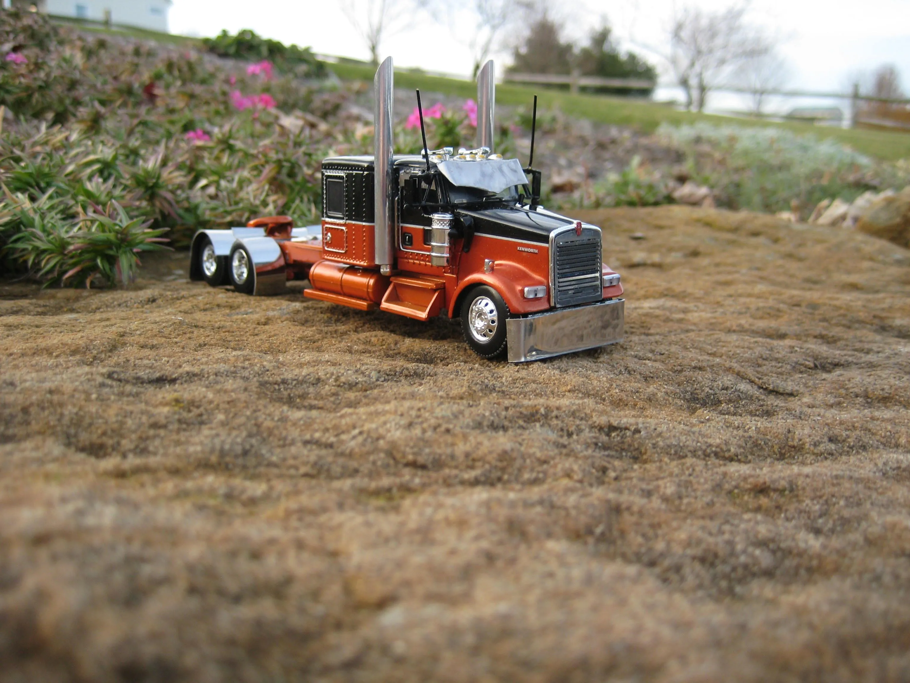 /img/45560-diecast-truck-tools.webp