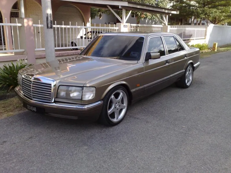 /img/45581-diecast-mercedes-300se-details.webp