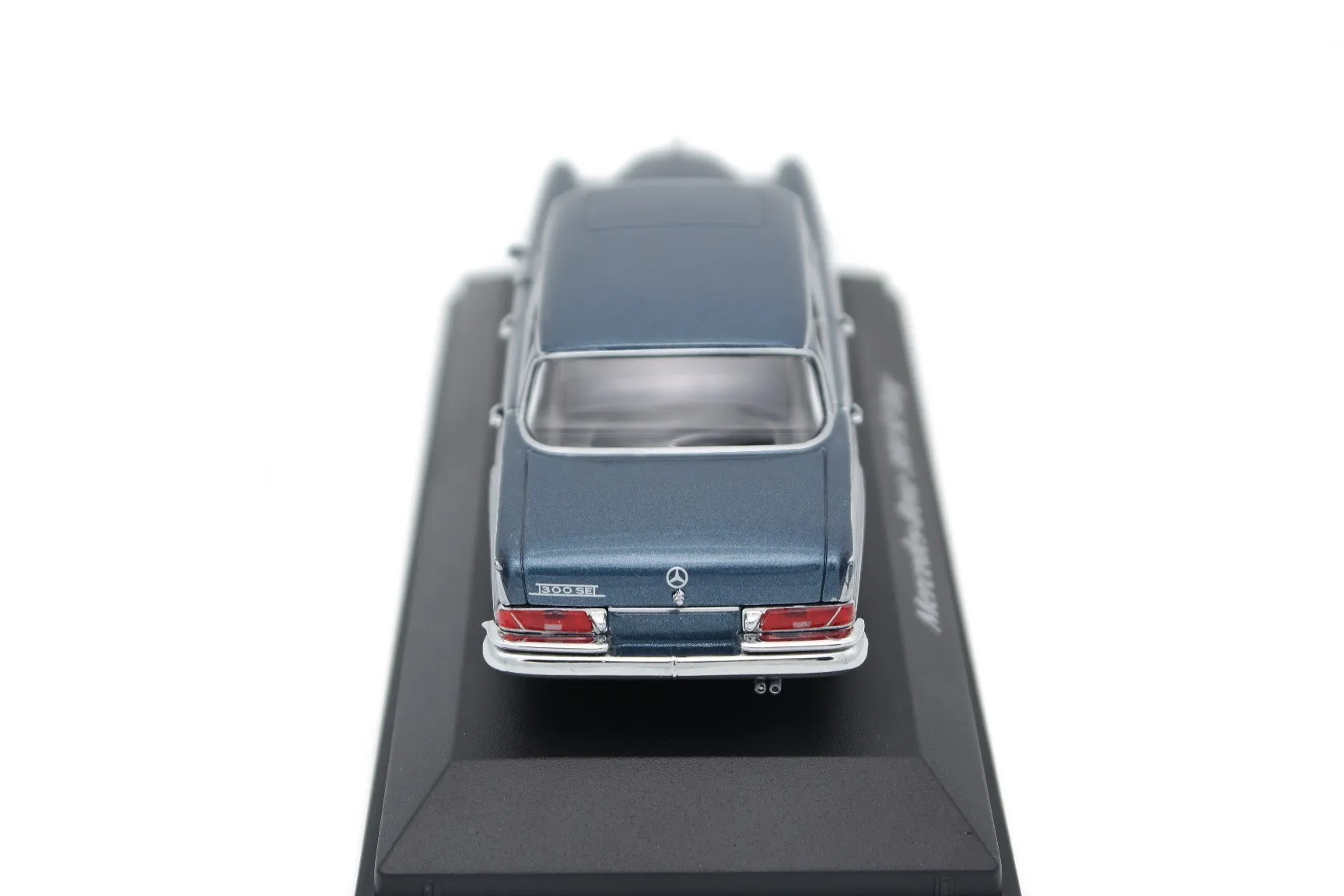 45581 diecast mercedes 300se model2