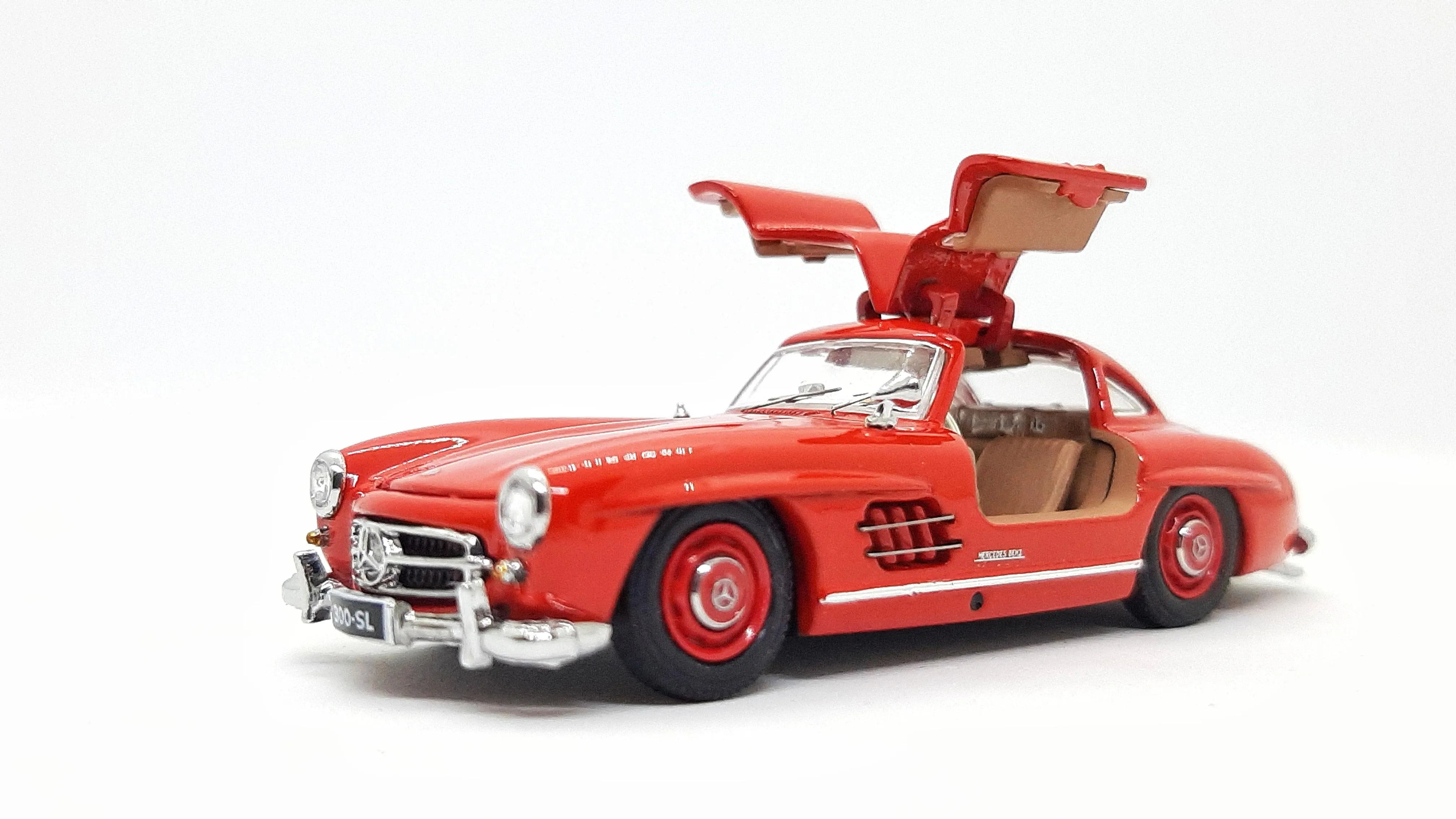 45581 diecast mercedes 300se model3