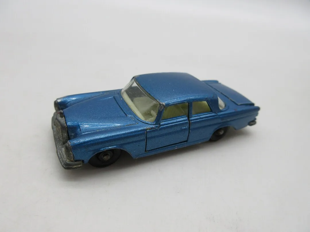 45581 diecast mercedes 300se model5