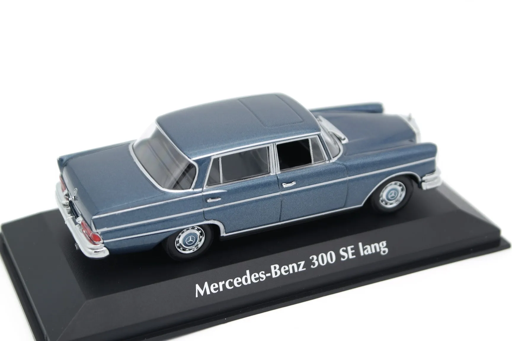 45581 mercedes 300se diecast collection
