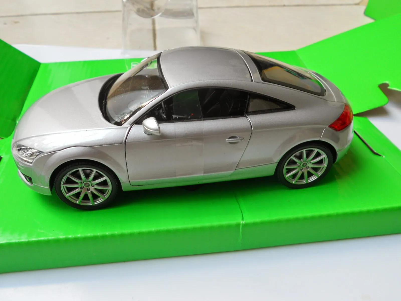 45595 diecast car packaging