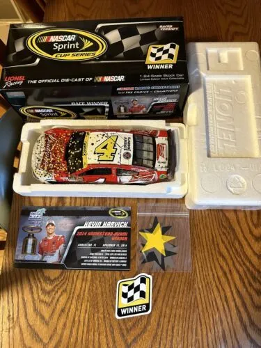 45596 diecast helmet packaging presentation