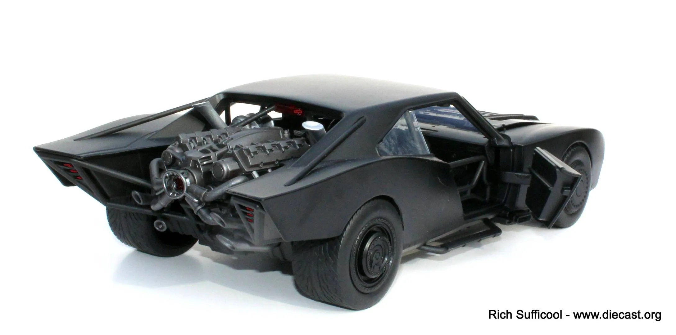 45631 batmobile diecast features