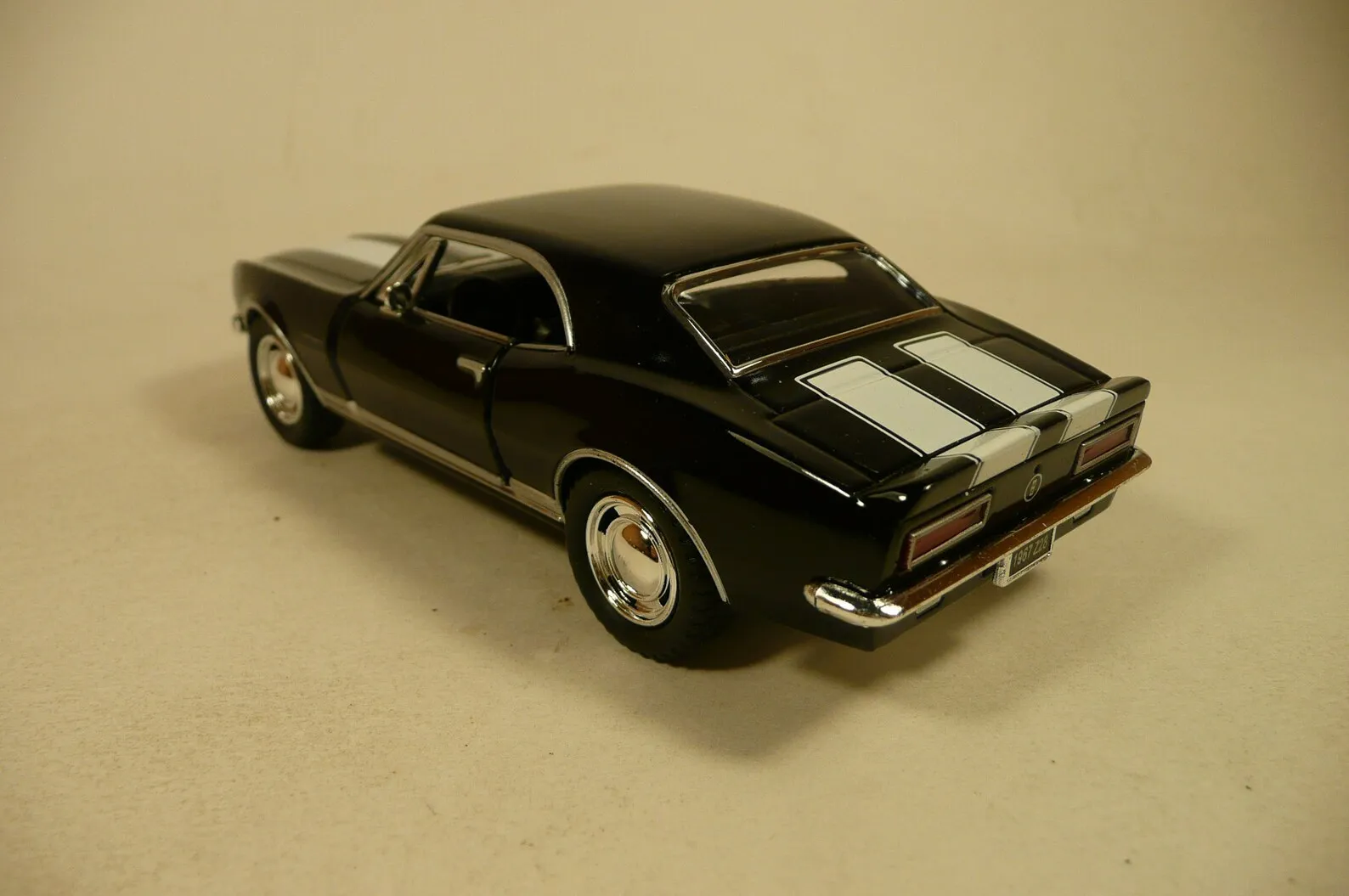 /img/45677-camaro-z28-diecast-collection.webp