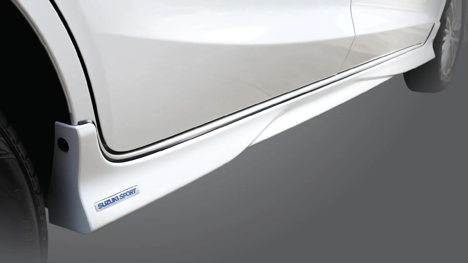 45680 ertiga diecast on table